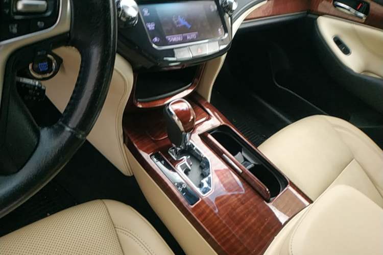 Used Toyota Crown 2015 2.0T Fashion Edition Gear Lever