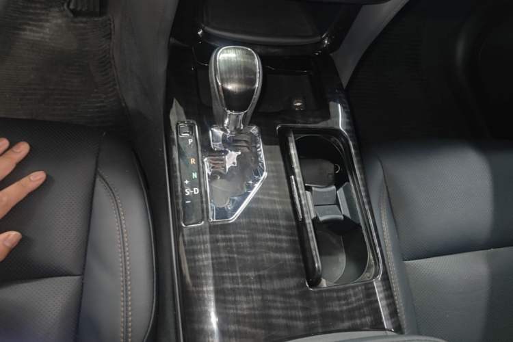 Used Toyota Crown 2015 2.0T Fashion Edition Gear Lever