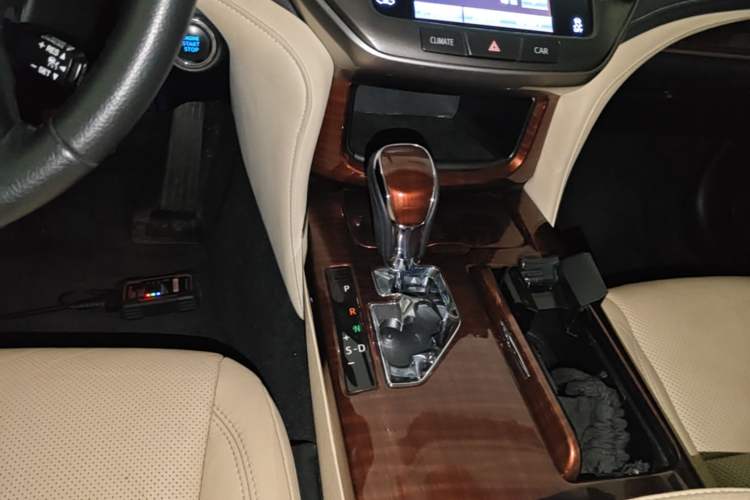 Used Toyota Crown 2015 2.0T Fashion Edition Gear Lever