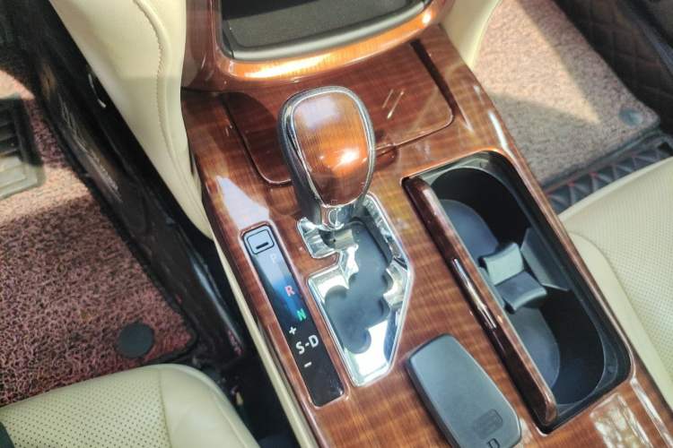 Used Toyota Crown 2015 2.0T Fashion Edition Gear Lever