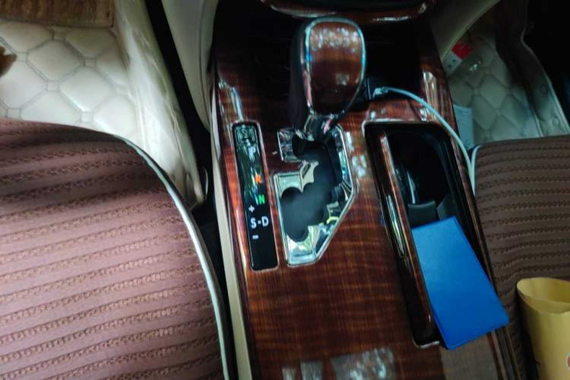 Used Toyota Crown 2015 2.5L Fashion Limited Edition Gear Lever