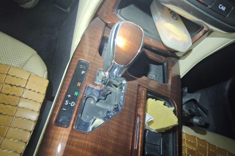 Used Toyota Crown 2015 2.0T Fashion Edition Gear Lever