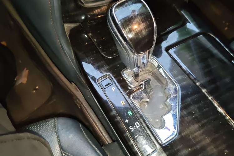 Used Toyota Crown 2015 2.0T Fashion Edition Gear Lever