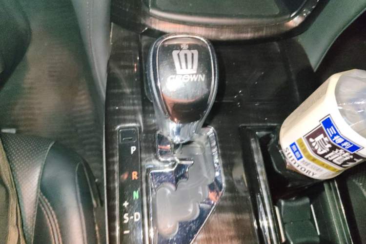 Used Toyota Crown 2015 2.0T Fashion Edition Gear Lever