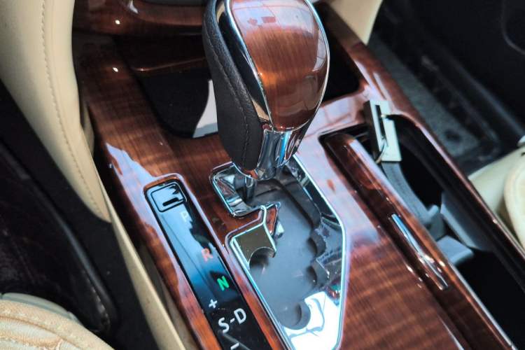 Used Toyota Crown 2015 2.0T Fashion Edition Gear Lever