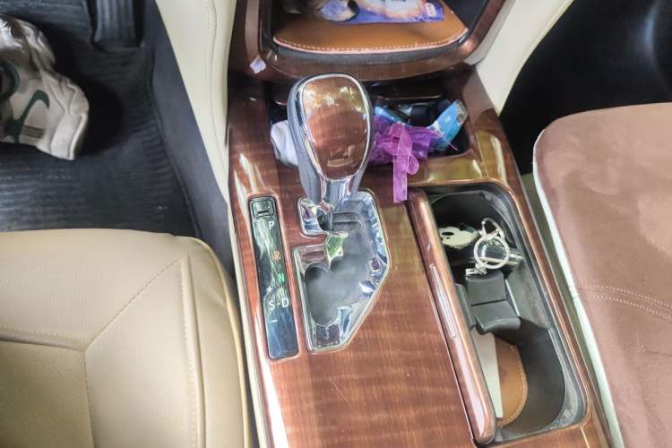 Used Toyota Crown 2015 2.5L Executive Edition Gear Lever