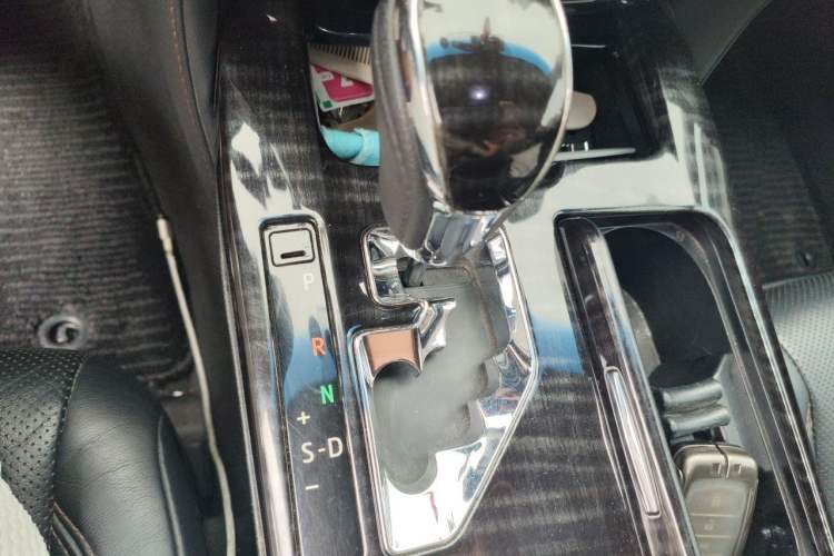 Used Toyota Crown 2015 2.0T Fashion Edition Gear Lever
