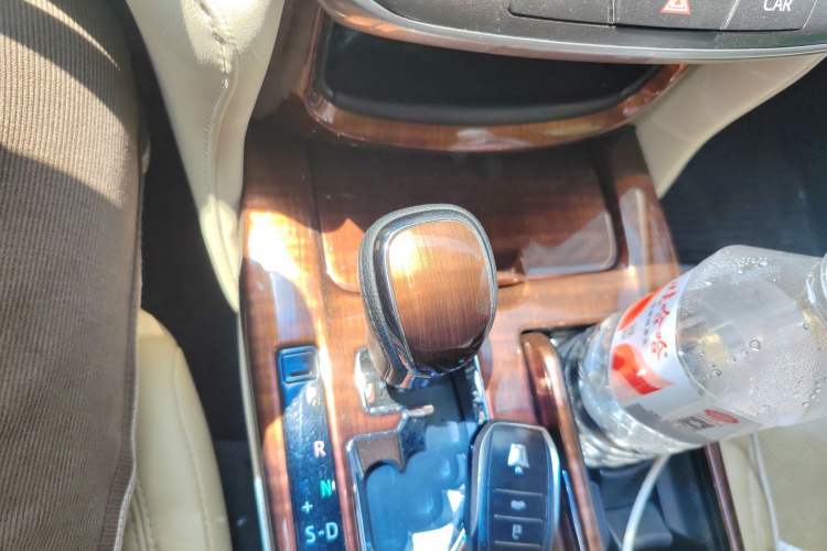 Used Toyota Crown 2015 2.0T Fashion Edition Gear Lever