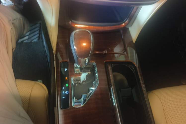 Used Toyota Crown 2015 2.0T Fashion Edition Gear Lever