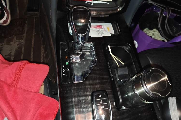 Used Toyota Crown 2015 2.0T Fashion Edition Gear Lever