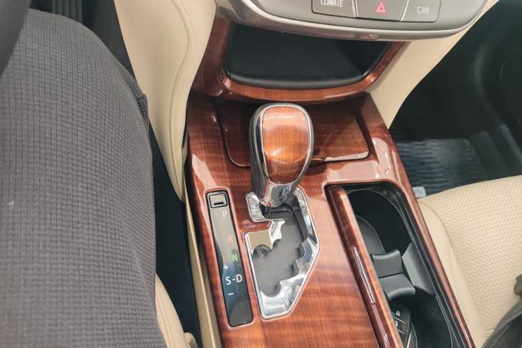Used Toyota Crown 2015 2.0T Pioneer Edition Gear Lever