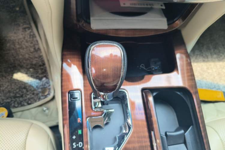 Used Toyota Crown 2015 2.5L Smart Edition Gear Lever