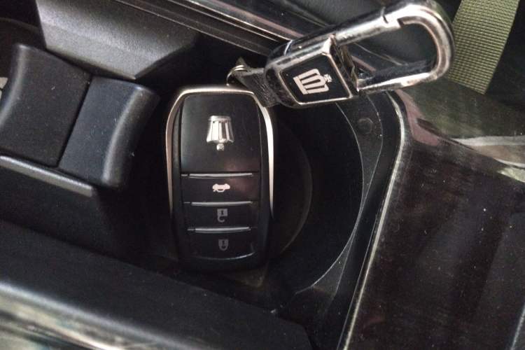 Used Toyota Crown 2015 2.0T Fashion Edition Interior 1