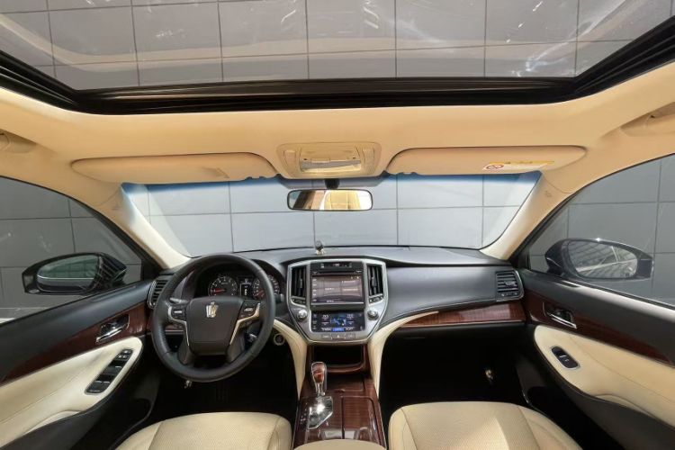 Used Toyota Crown 2015 2.0T Fashion Edition Interior 1