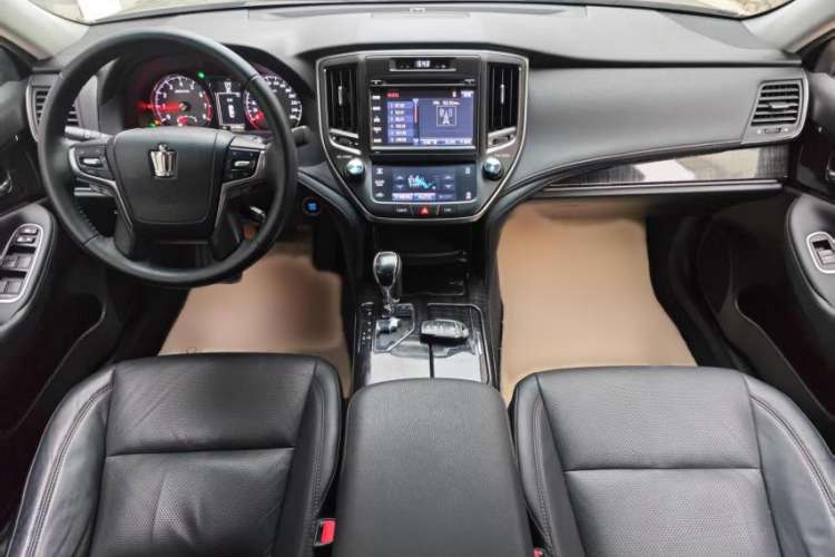 Used Toyota Crown 2015 2.0T Fashion Edition Interior 1