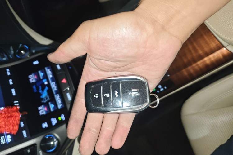 Used Toyota Crown 2015 2.5L Elite Edition Interior 1