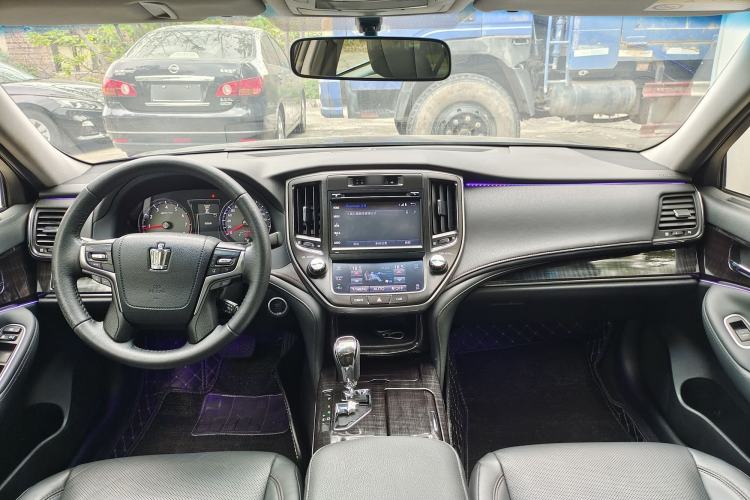 Used Toyota Crown 2015 2.0T Fashion Edition Interior 1