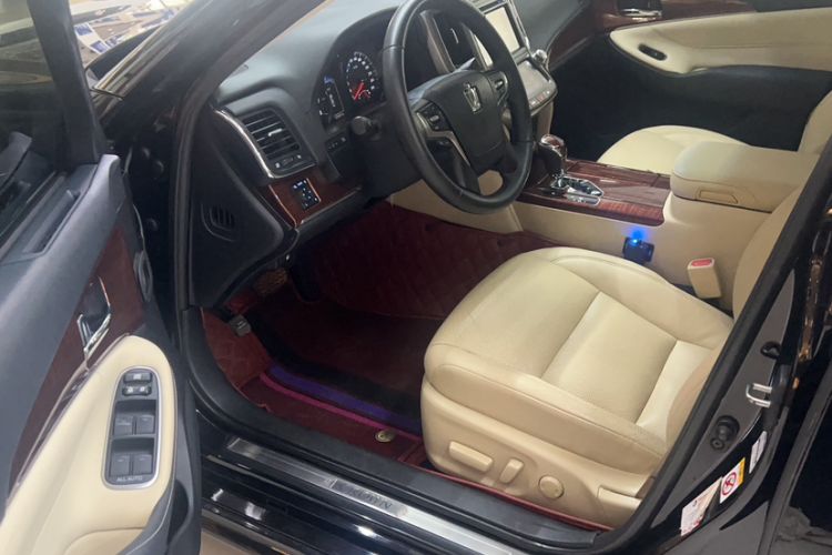 Used Toyota Crown 2015 2.0T Fashion Edition Interior 1