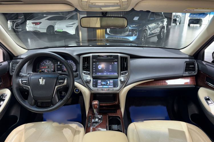Used Toyota Crown 2015 2.0T Fashion Edition Interior 1