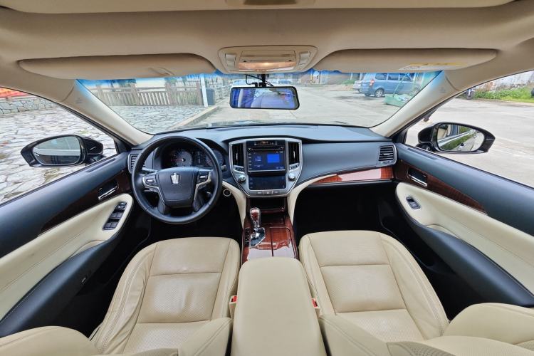 Used Toyota Crown 2015 2.0T Fashion Edition Interior 1