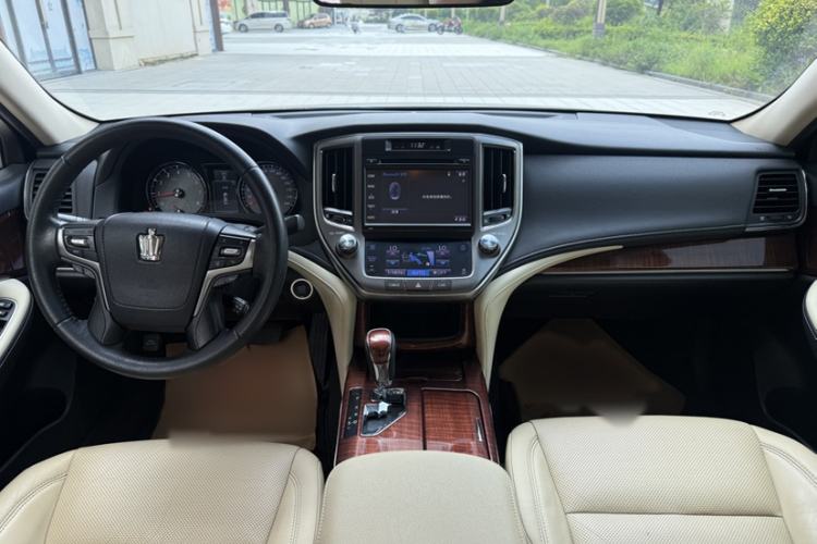 Used Toyota Crown 2015 2.0T Fashion Edition Interior 1