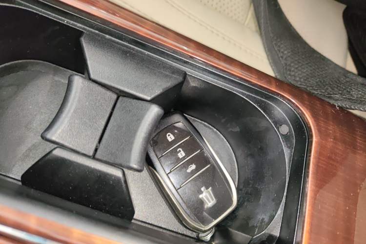 Used Toyota Crown 2015 2.0T Pioneer Edition Interior 1