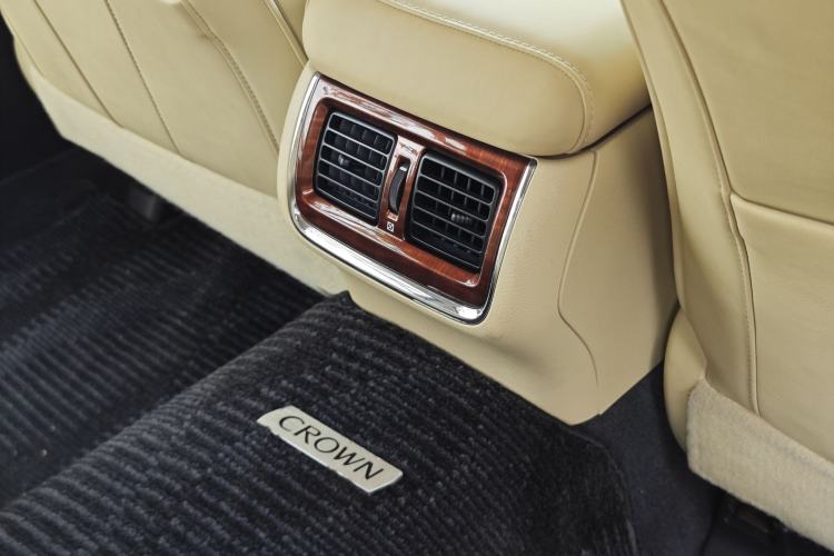 Used Toyota Crown 2015 2.0T Fashion Edition Interior 11