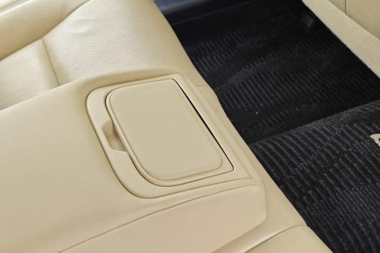 Used Toyota Crown 2015 2.0T Fashion Edition Interior 12