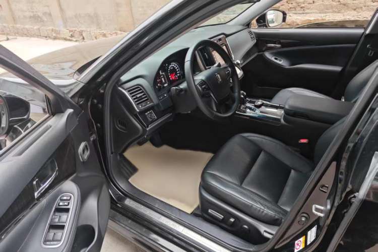 Used Toyota Crown 2015 2.0T Fashion Edition Interior 2