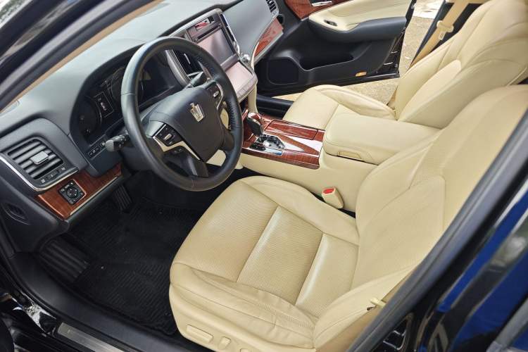Used Toyota Crown 2015 2.0T Fashion Edition Interior 2