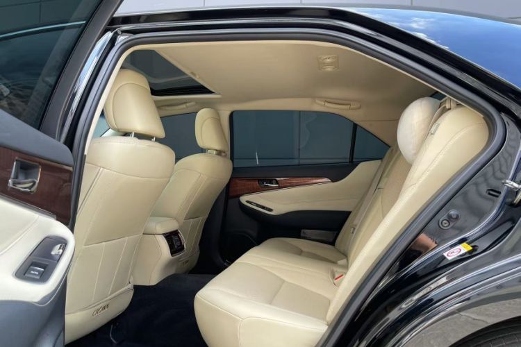 Used Toyota Crown 2015 2.0T Fashion Edition Interior 3