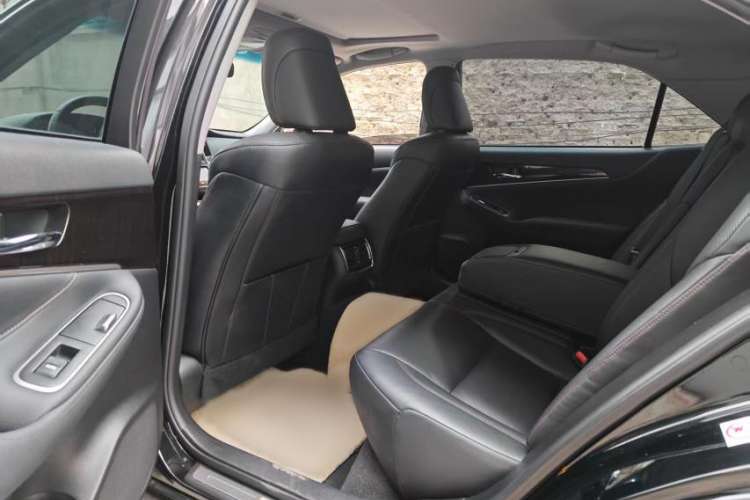 Used Toyota Crown 2015 2.0T Fashion Edition Interior 3