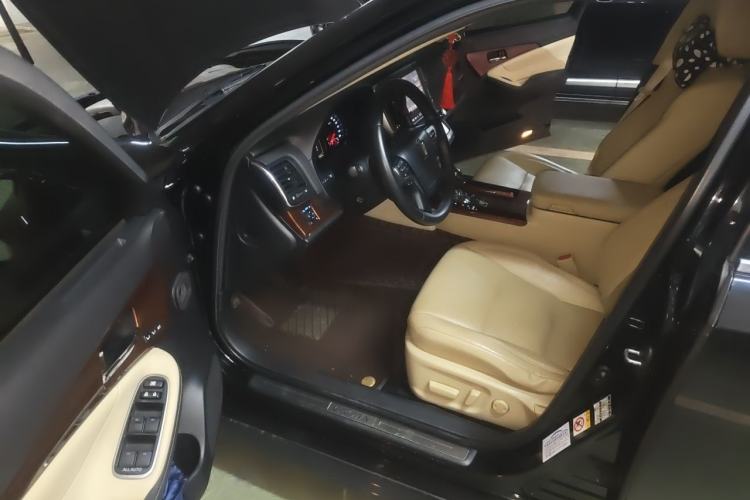 Used Toyota Crown 2015 2.5L Elite Edition Interior 3