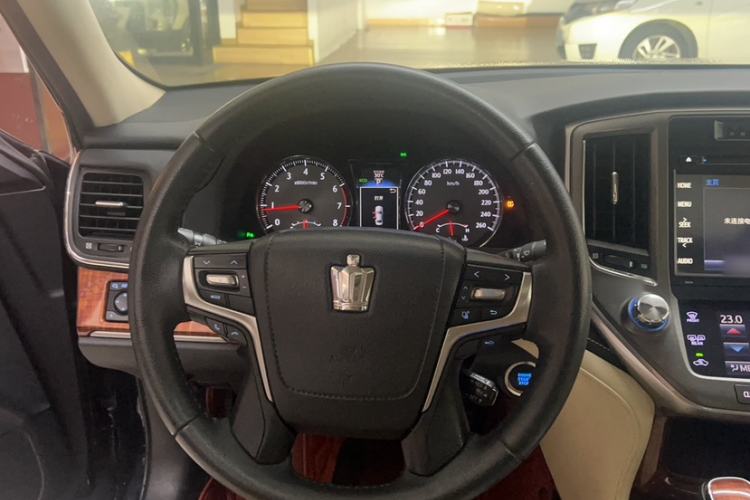 Used Toyota Crown 2015 2.0T Fashion Edition Interior 3