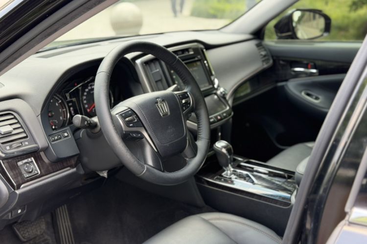 Used Toyota Crown 2015 2.0T Fashion Edition Interior 3