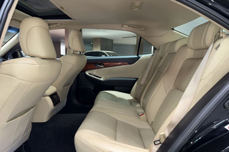Used Toyota Crown 2015 2.0T Fashion Edition Interior 3