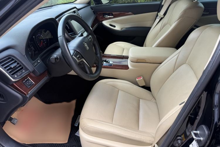 Used Toyota Crown 2015 2.0T Fashion Edition Interior 3