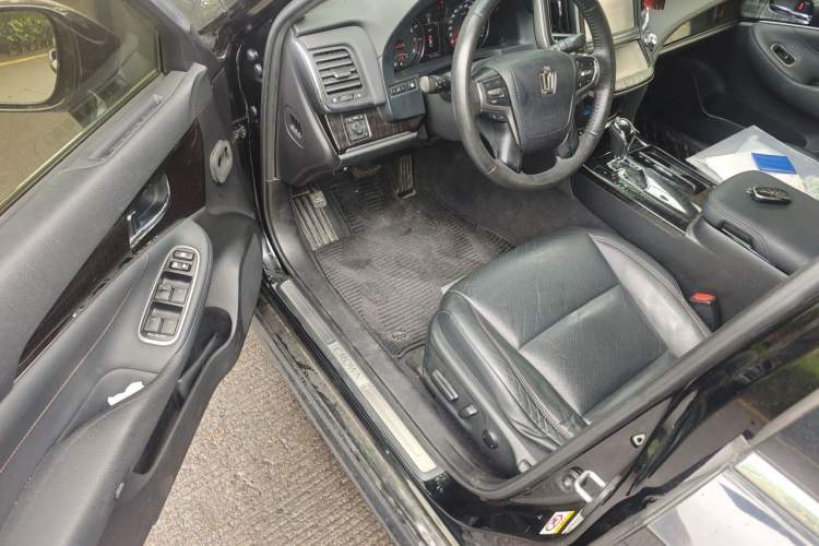 Used Toyota Crown 2015 2.5L Smart Edition Interior 3