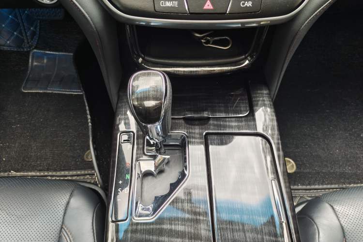 Used Toyota Crown 2015 2.0T Fashion Edition Interior 4