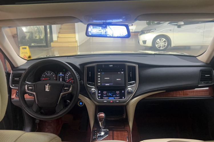 Used Toyota Crown 2015 2.0T Fashion Edition Interior 4