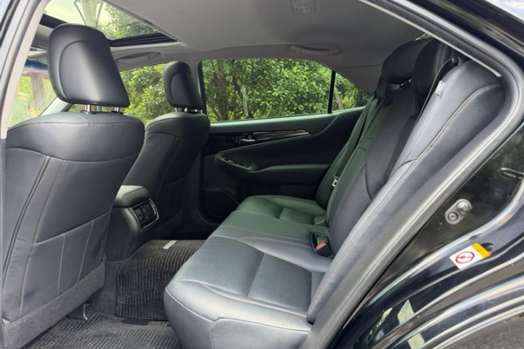 Used Toyota Crown 2015 2.0T Fashion Edition Interior 4