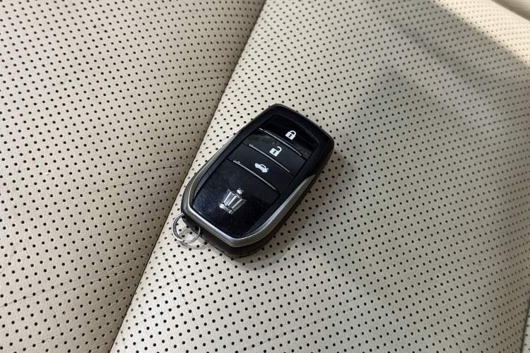 Used Toyota Crown 2015 2.0T Fashion Edition Interior 4