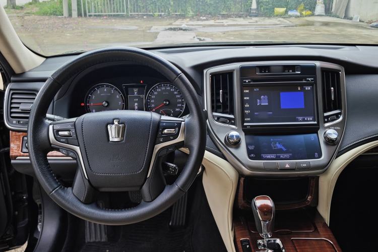 Used Toyota Crown 2015 2.0T Fashion Edition Interior 4