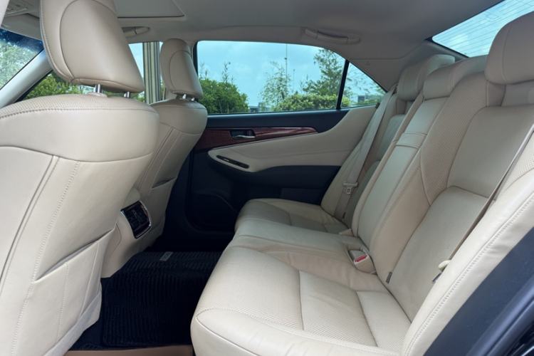 Used Toyota Crown 2015 2.0T Fashion Edition Interior 4