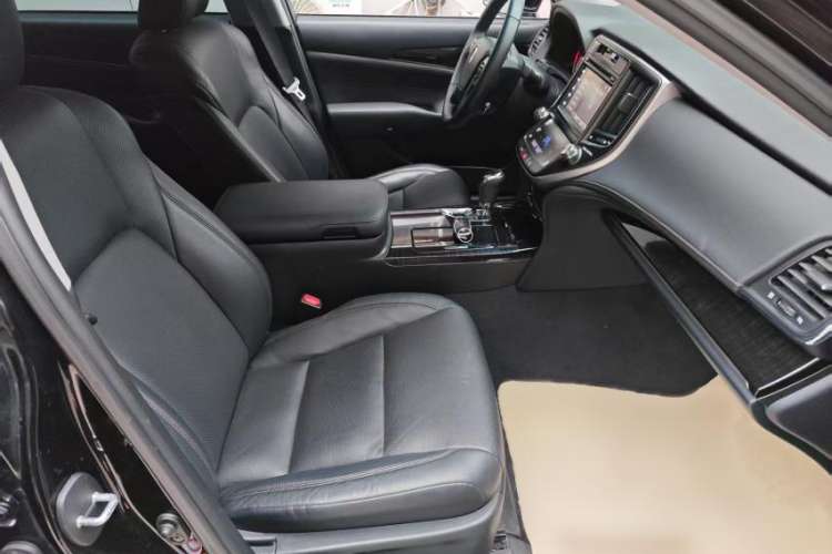 Used Toyota Crown 2015 2.0T Fashion Edition Interior 5
