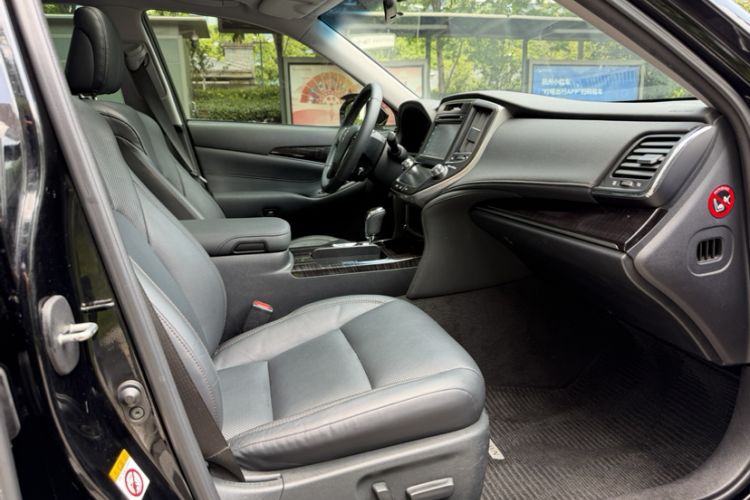 Used Toyota Crown 2015 2.0T Fashion Edition Interior 5