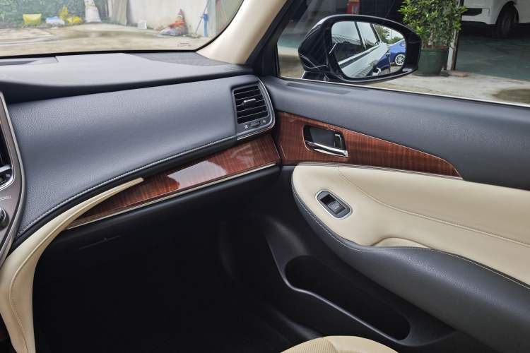 Used Toyota Crown 2015 2.0T Fashion Edition Interior 5