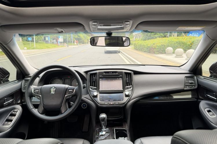 Used Toyota Crown 2015 2.0T Fashion Edition Interior 6