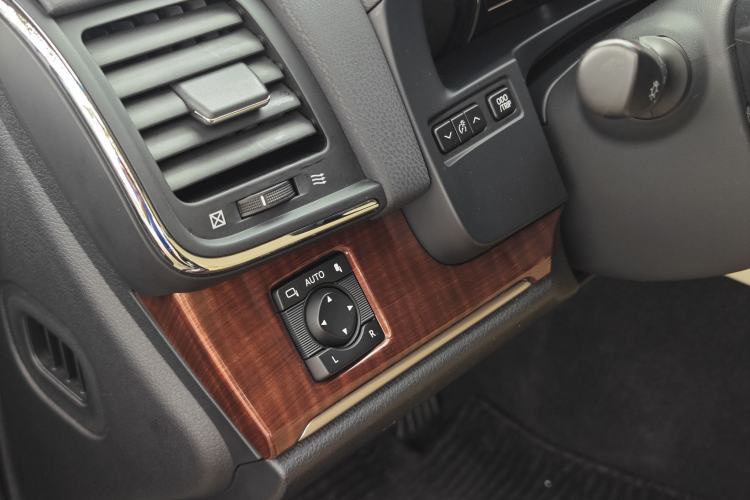 Used Toyota Crown 2015 2.0T Fashion Edition Interior 8