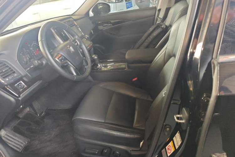 Used Toyota Crown 2015 2.0T Fashion Edition Left Front Seat